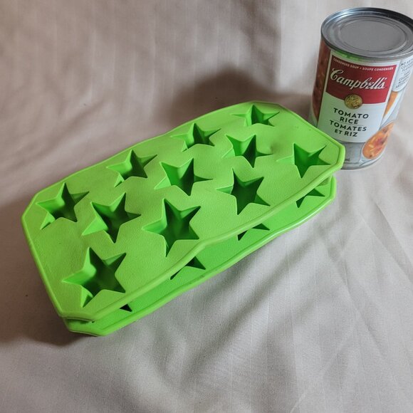 Silicone Star-Shaped Ice Cube Trays - set of 2 - Picture 2 of 3